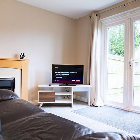 Entire 4 Bed Cosy Luxury Spacious House Huntingdon Exteriör bild