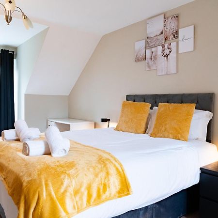 Entire 4 Bed Cosy Luxury Spacious House Huntingdon Exteriör bild