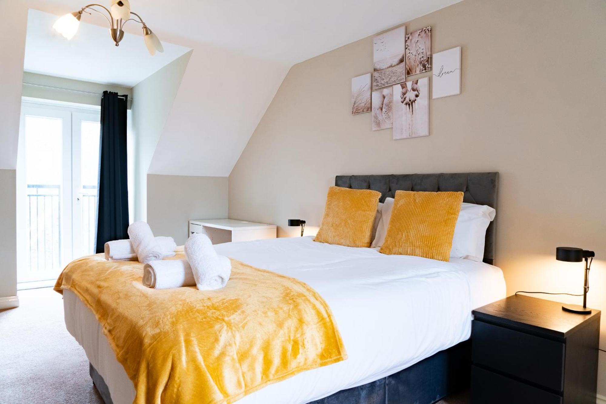 Entire 4 Bed Cosy Luxury Spacious House Huntingdon Exteriör bild